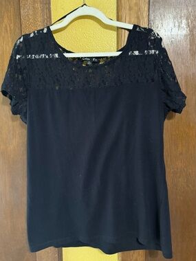 Color FX Black Short Sleeve Blouse Accent Lace Yoke Size XL